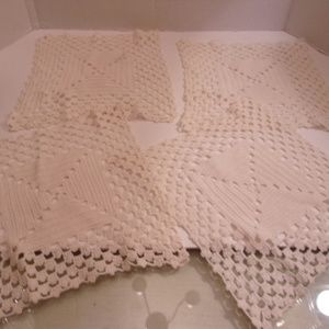 4 VINTAGE DOILIES